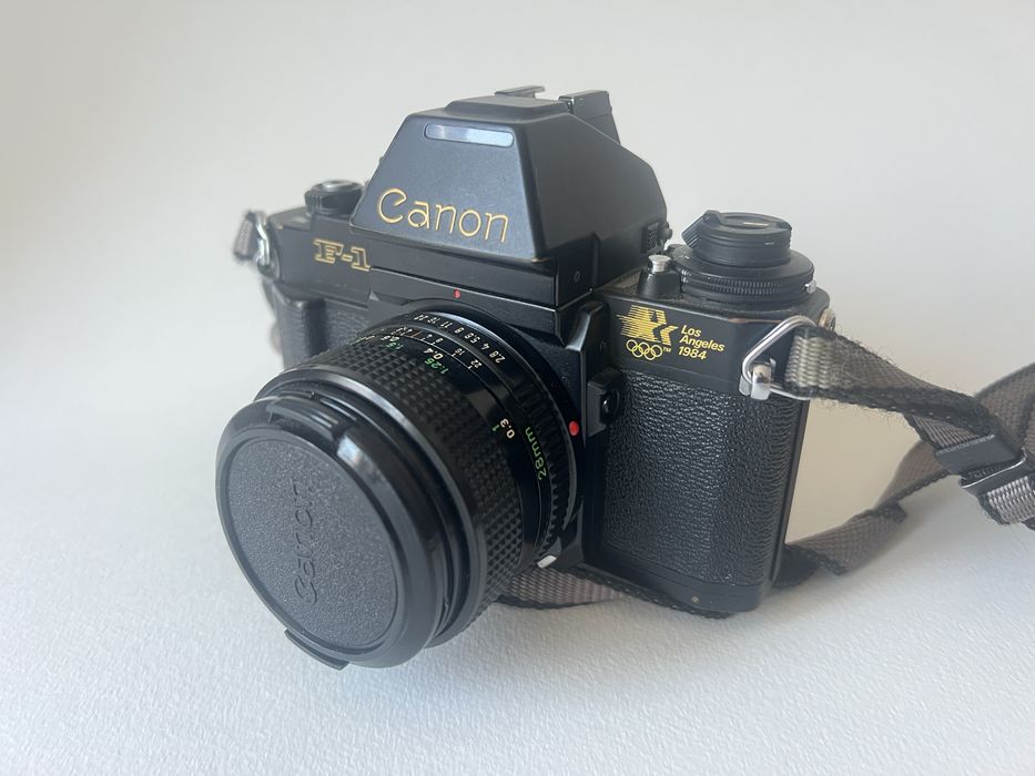 Canon F1 collectors edition LA84 + 3 lentes 52mm + 100-200mm + 28mm