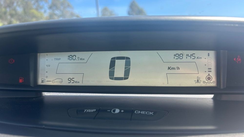 Citroën C4 1.6 HDi-aceito troca por 5 lugares