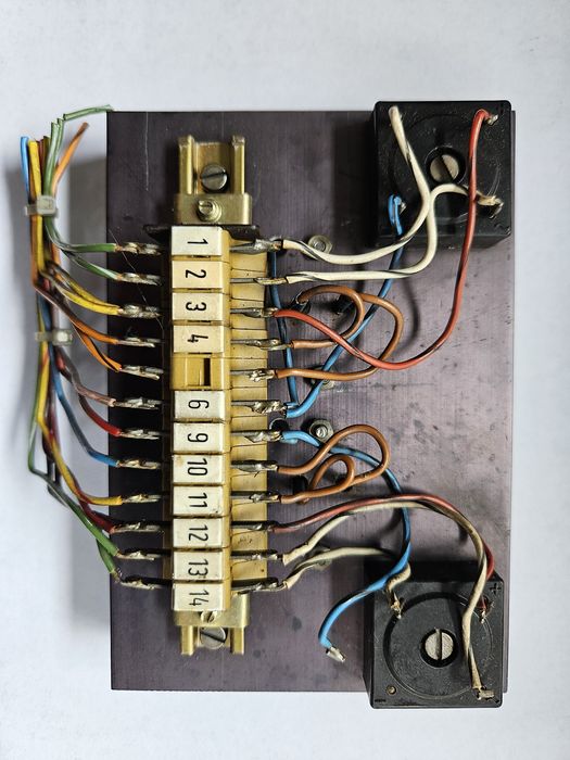Radiator aluminiowy z 2 tranzystorami AD131 i mostkami prostowniczymi