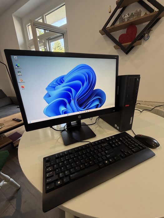 Zestaw komputerowy Lenovo ThinkCentre 920S plus monitor Hp Vh22