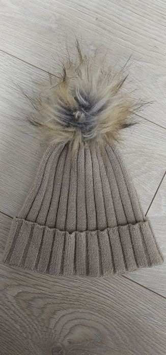 Czapka około 3-6 lat beżowa  dla dziewczynki