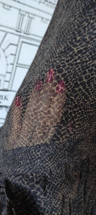 Sukienka asymetryczna mgiełka wężowy wzór