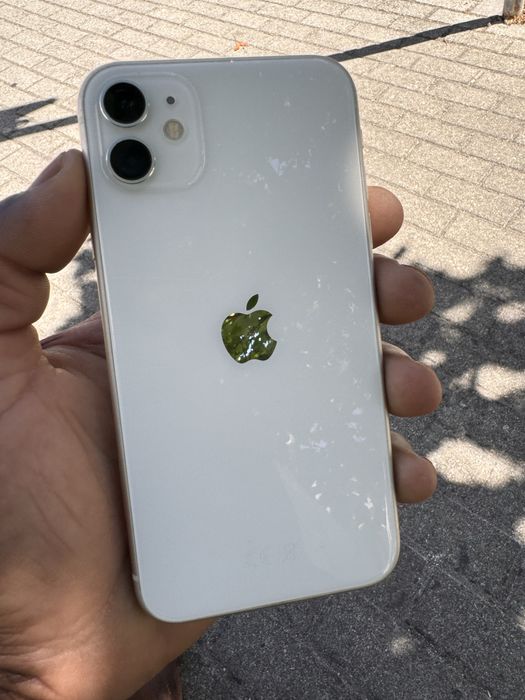 iphone 11  usado mas em bom estado pra despachar bateria 75% ecran nao esta partido e nen a parte traseira