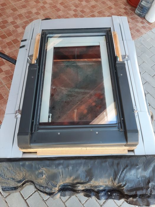 Janela de sótão da marca Okpol