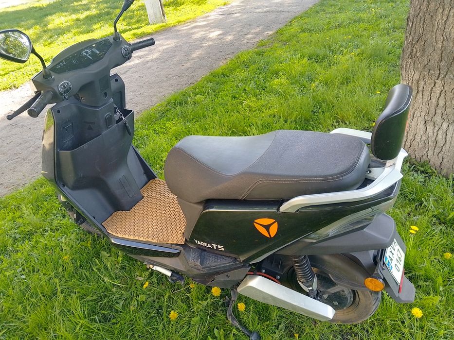 Продам електроскутер Yadea T5