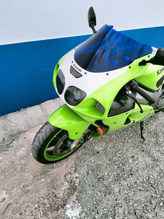 Kawasaki ZX 7r ;