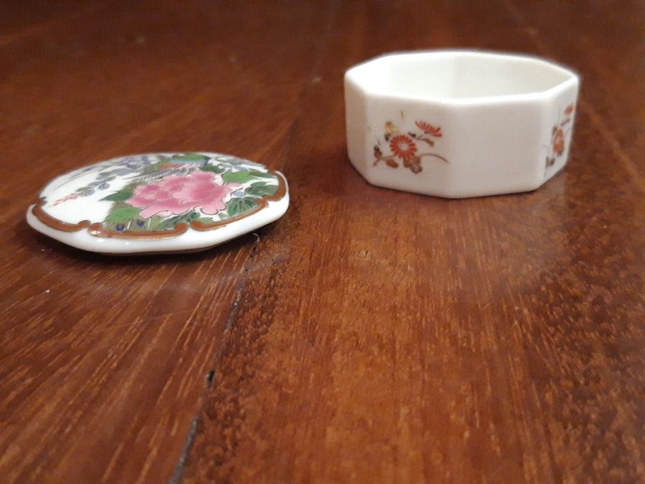 Caixa pequena de porcelana da marca japonesa Shibata