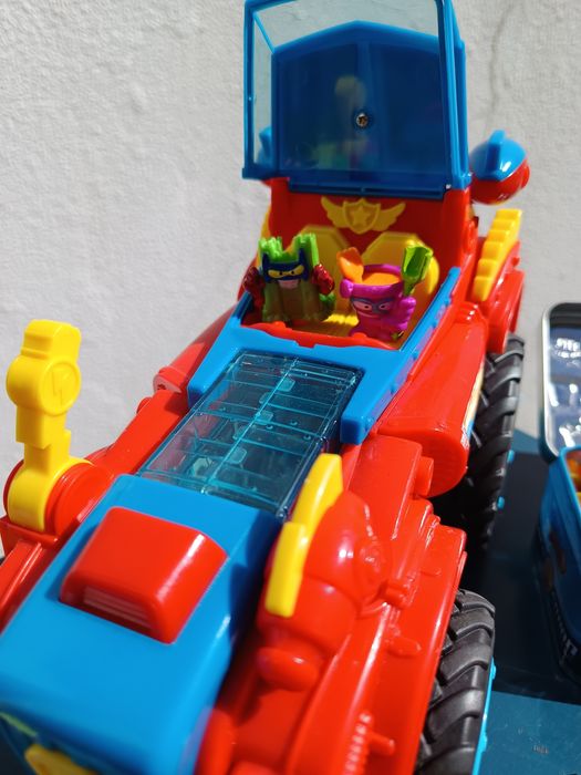 Pack SuperZings: Camião Monster Roller+ 36 Bonecos e lata própria +...