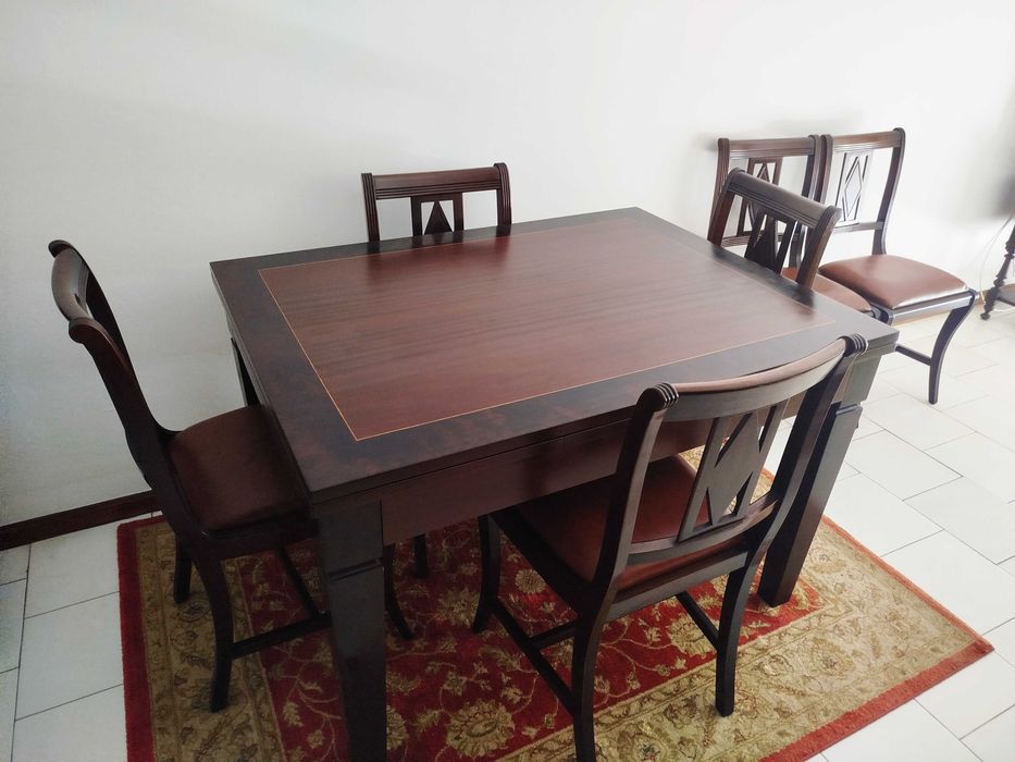 Mesa de sala e 6 cadeiras