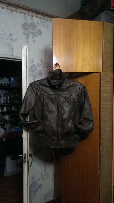 Мужская качественная кожаная куртка - бомбер YES or NO размер L в хор.
