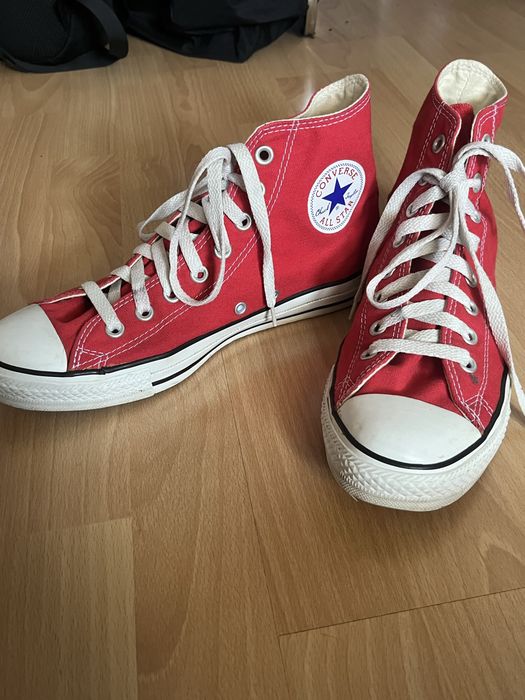 Orginalne conversy z kolorze czerwonym