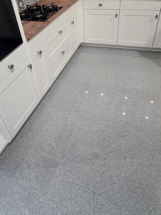 Granit - płytki, stopnice / Różne wykończenia i formaty. Taras, schody