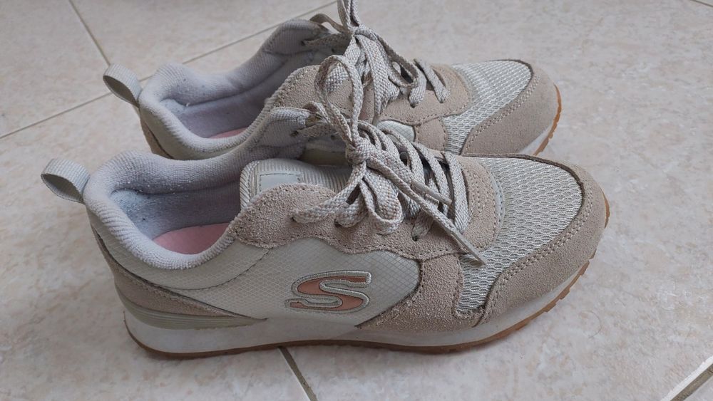 Skechers tamanho 35