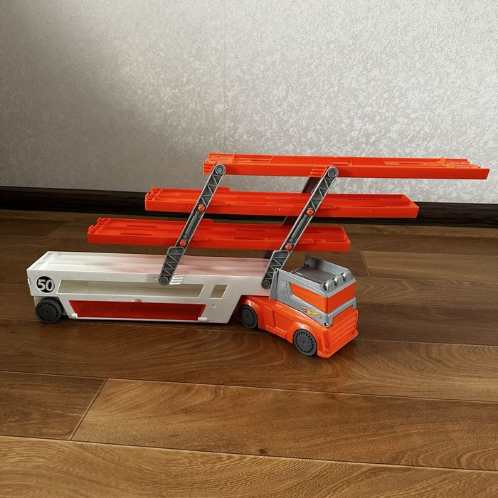 Машинка Hot Wheels Action Мега-транспортер