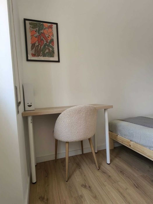 Quarto para arrendar em apt remodelado a 5min do metro para a FCT e Egas Moniz