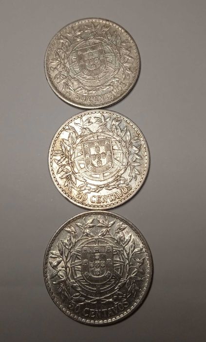 Moedas em prata de 50 centavos