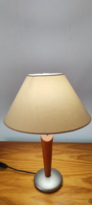 Mobília de quarto em pinho mel,usada, mas em bom estado de conservação.