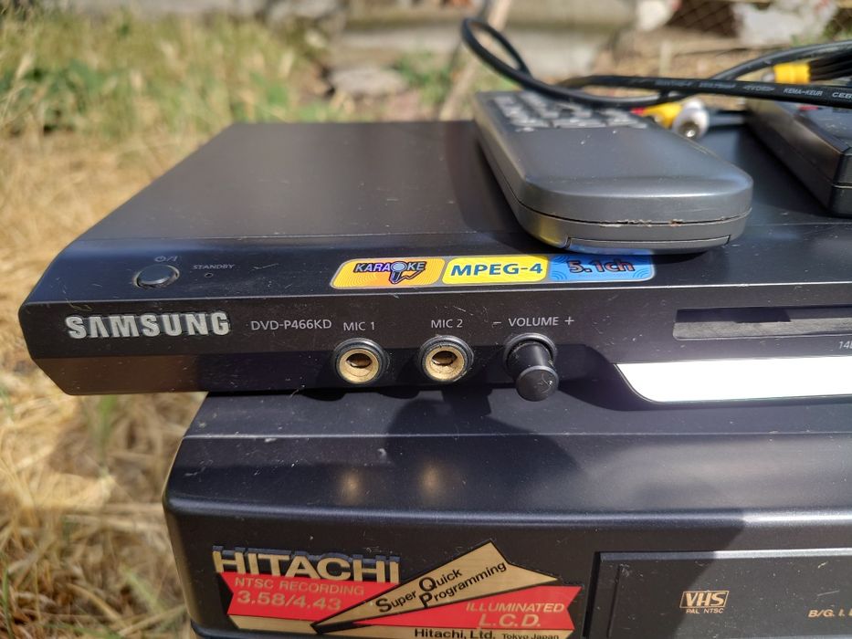 Лот Відеомагнітофон VHS Hitachi та DVD плеер Samsung