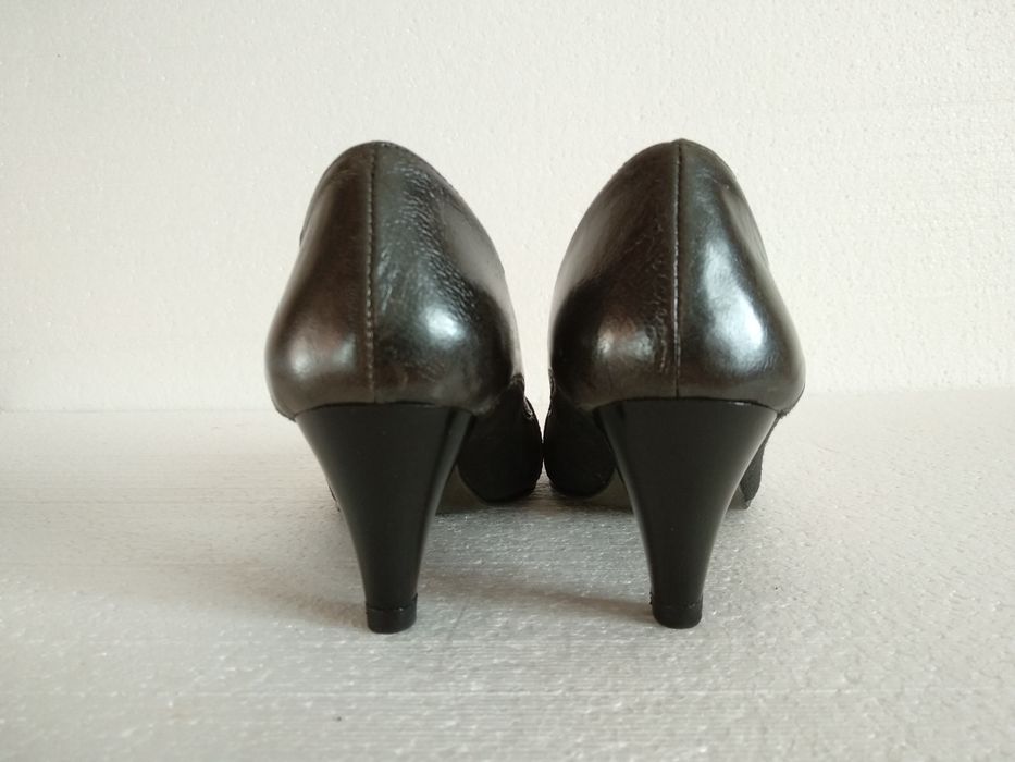 Sapatos pretos em pele 36