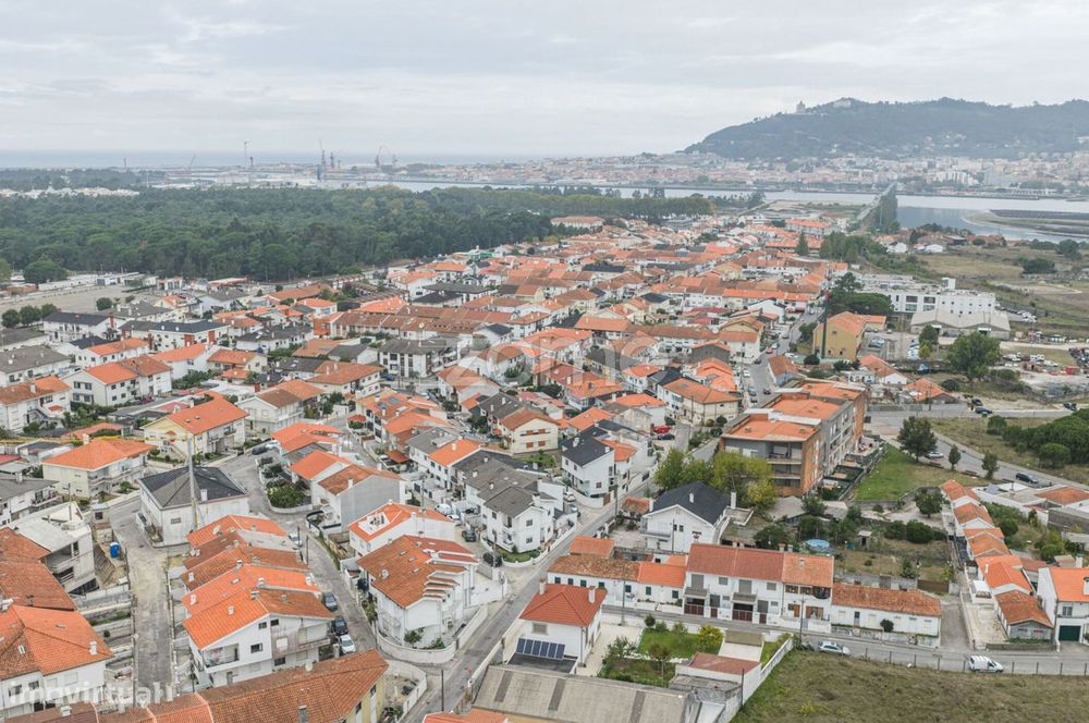 Moradia Gaveto T3 em Darque