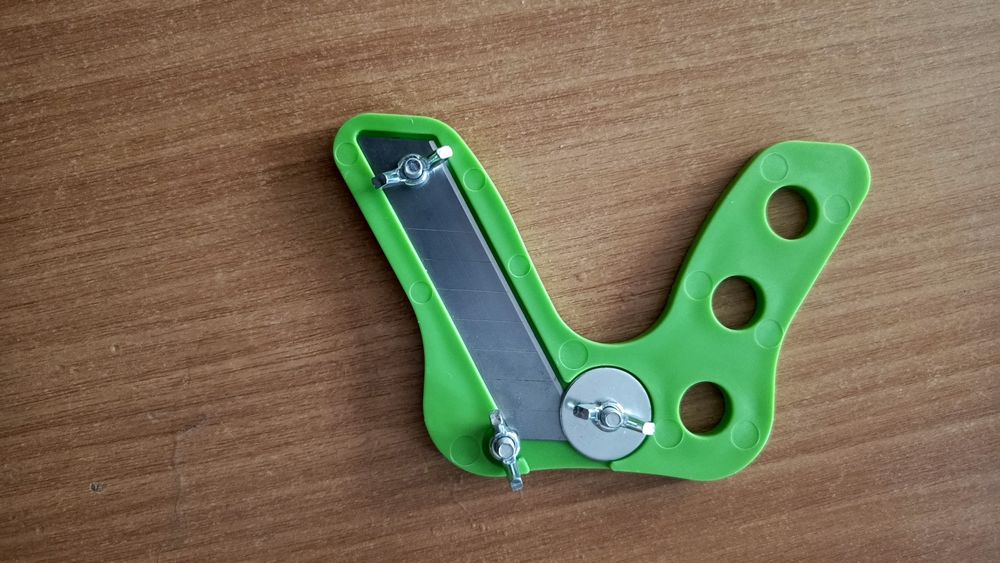 Нож столярный ( строительный) , для подрезки кромок шпона, сайдинга ,