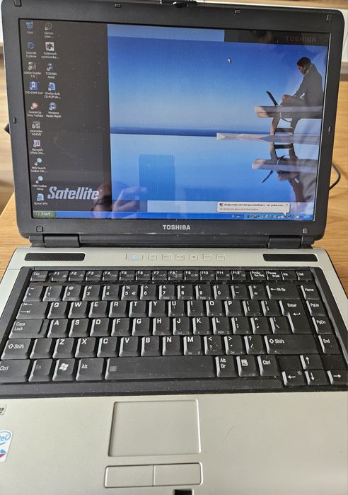 Laptop Toshiba Satellite M100-221