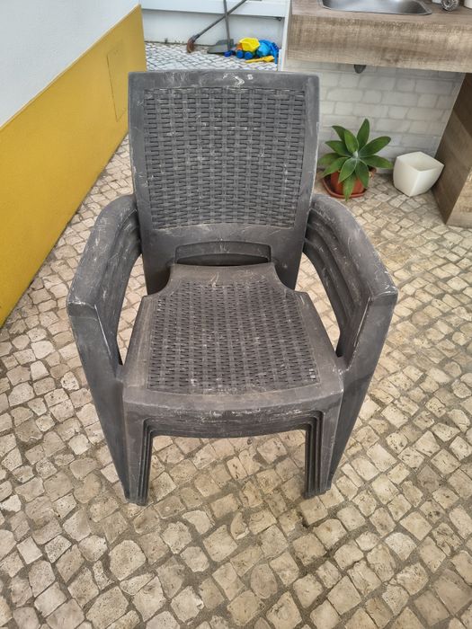 Mesa exterior / Jardim com cadeiras