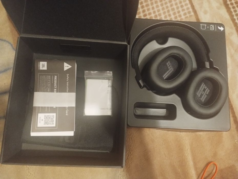Навушники JBL Live 660 NC, ідеальний стан
