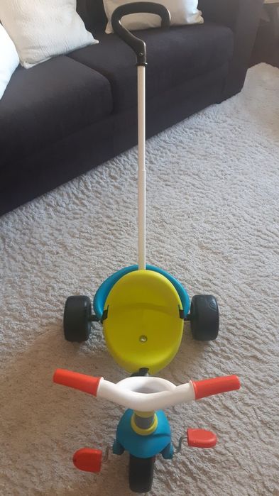 Triciclo criança com cinto e pega para empurrar