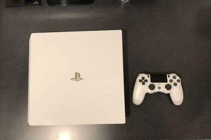 PS4 PRO White 1Tb