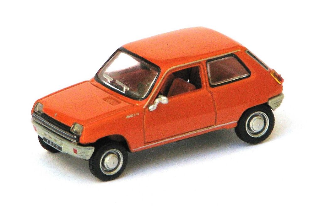 Renault 5 TL e Turbo 1/87 Universal Hobbies c/ caixa