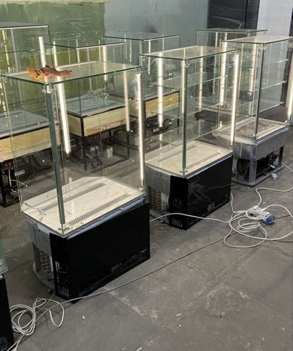 Холодильник витрина Вертикальный узкий холодильный шкаф Кондитерский к