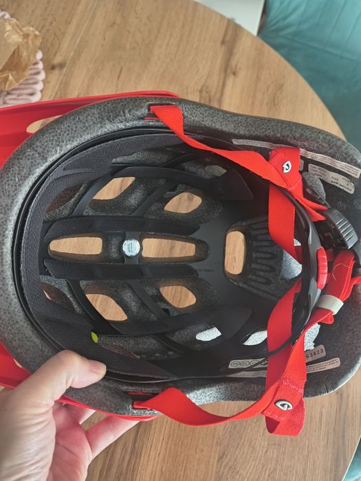 Kask rowerowy z ochroną mips