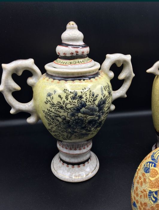 Varios artigos, jarra, anfora e ovo orientais 
Excelente estado
Medida