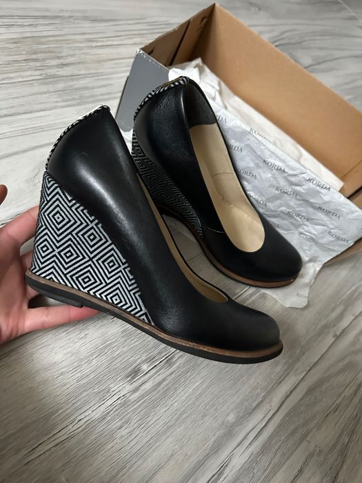 Buty Korda czółenka obcas koturna skórzane skóra naturalne półbuty