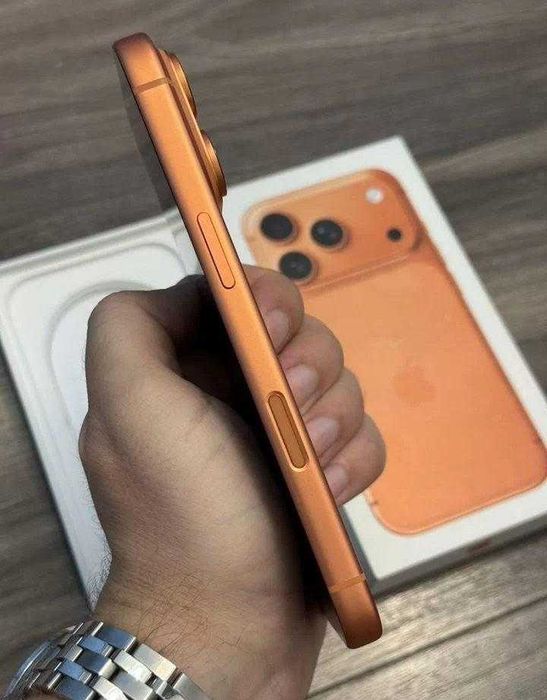 iPhone 17 Pro, 256 ГБ, SIM + eSIM