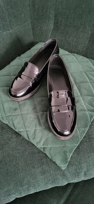 Półbuty czarne mokasyny lakierowane 40