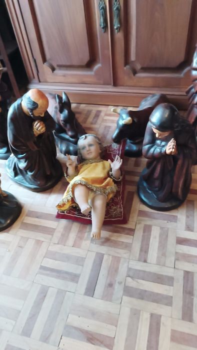 Presépio em madeira e menino Jesus em Loiça