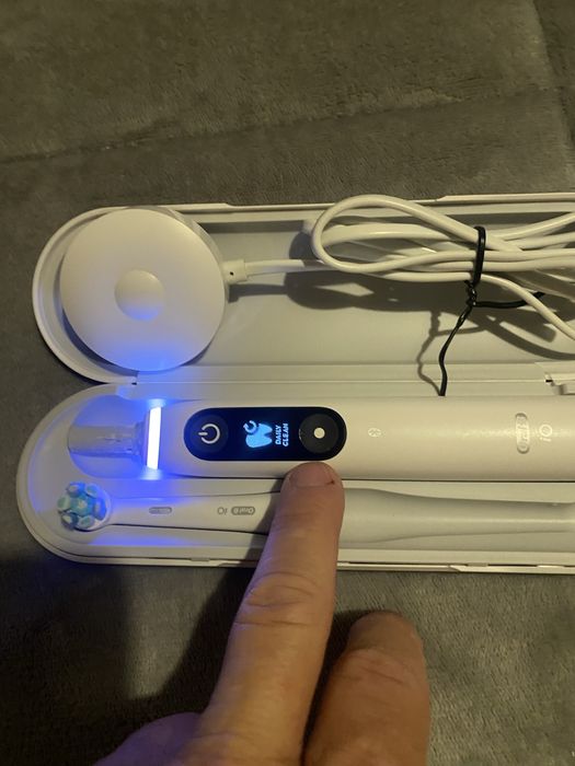 Escova de dentes  oral B io como nova