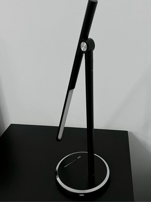 Candeeiro de mesa LED em aluminio / minimalista / com USB