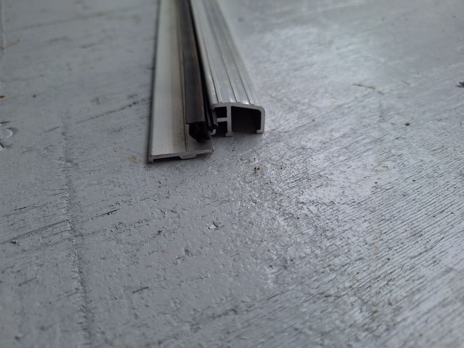 Próg aluminiowy do drzwi totem 90cm z uszczelką
