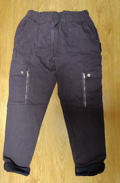 Spodnie Minouu śliwkowe na gumce