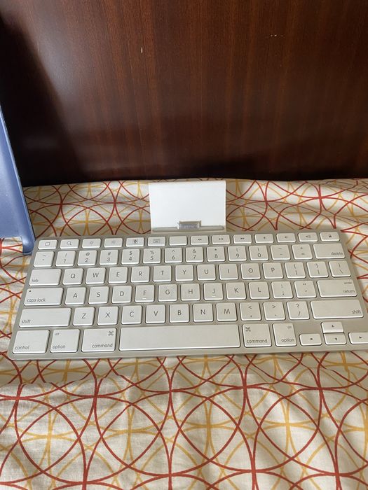 Ipad com capa e teclado