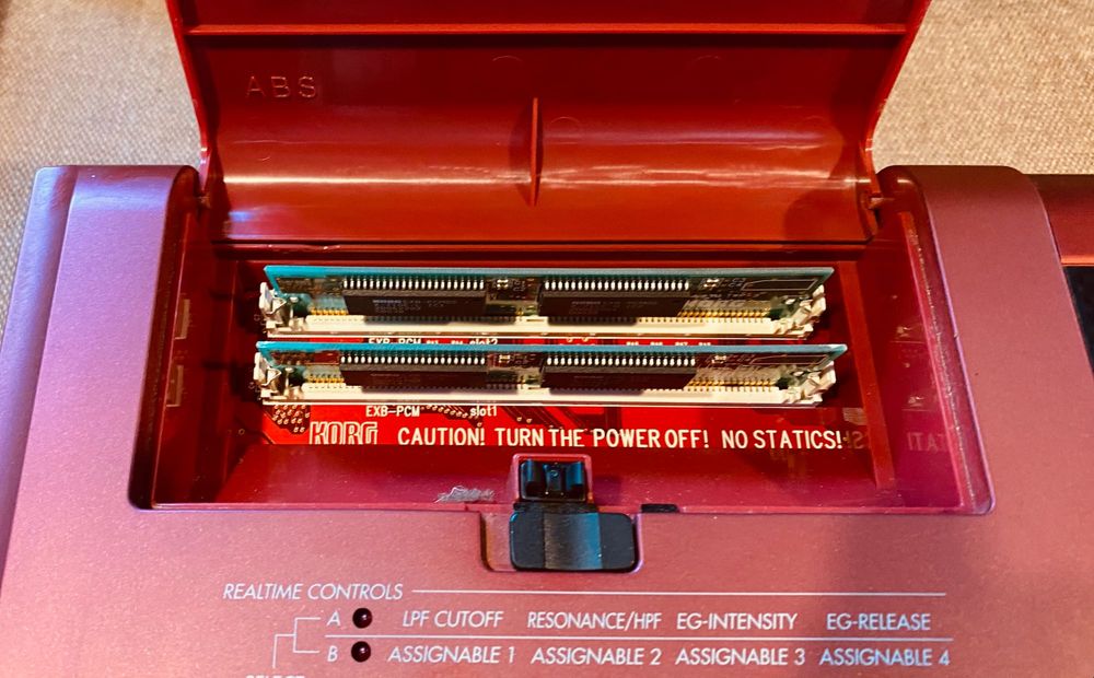 Sintetizador Korg KARMA + Placas de Expansão EXB-PCM05 e EXB-PCM09