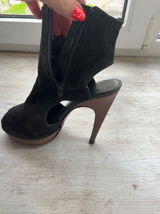 Ботільони Barbara Bui чорні ,натуральный замш, оригінал. Гарний стан