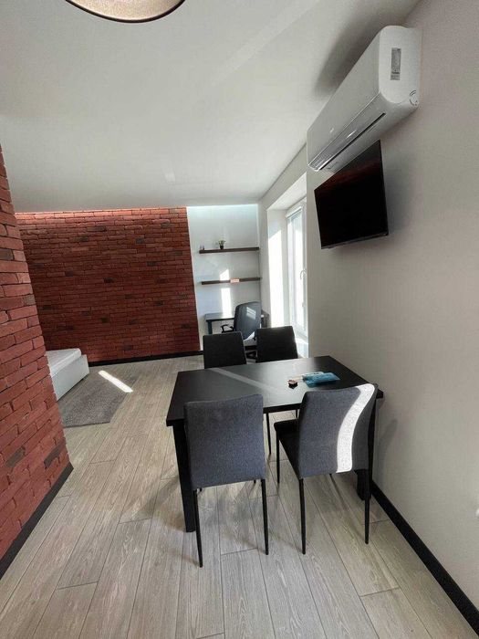 Здається стильна квартира-студія Loft біля центру