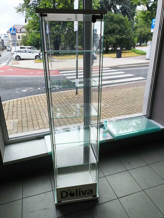 Sprzedam meble apteczne – szuflady, gabloty szklane, regały