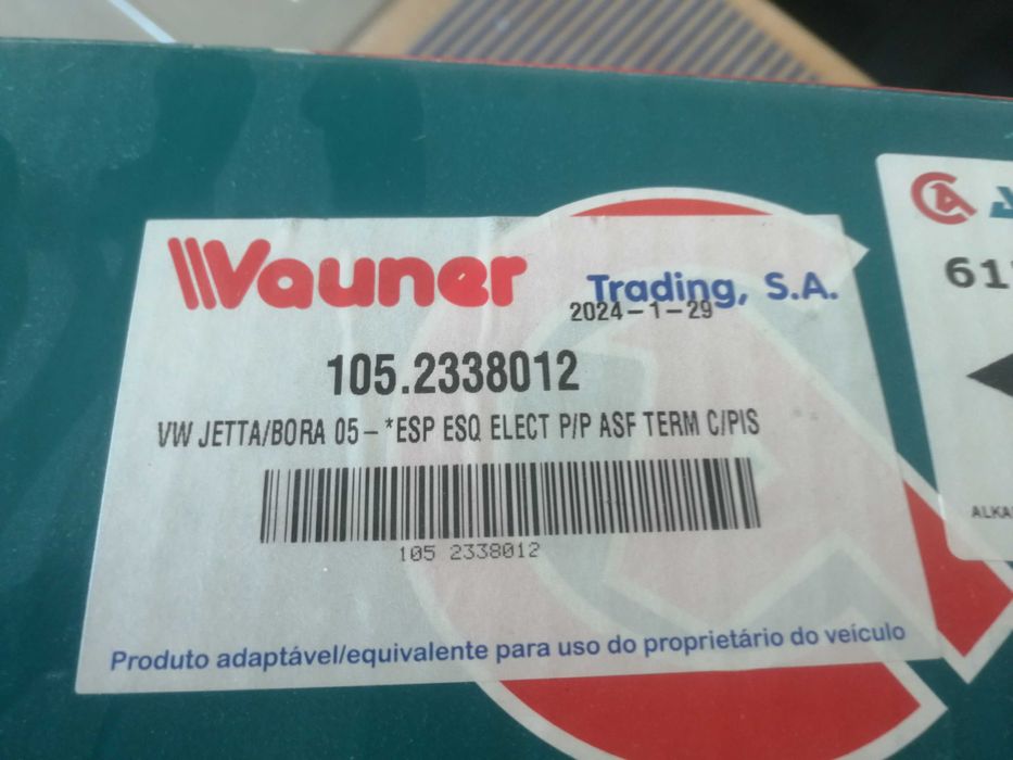 Espelho esquerdo elétrico Volkswagen Golf Variant danificado