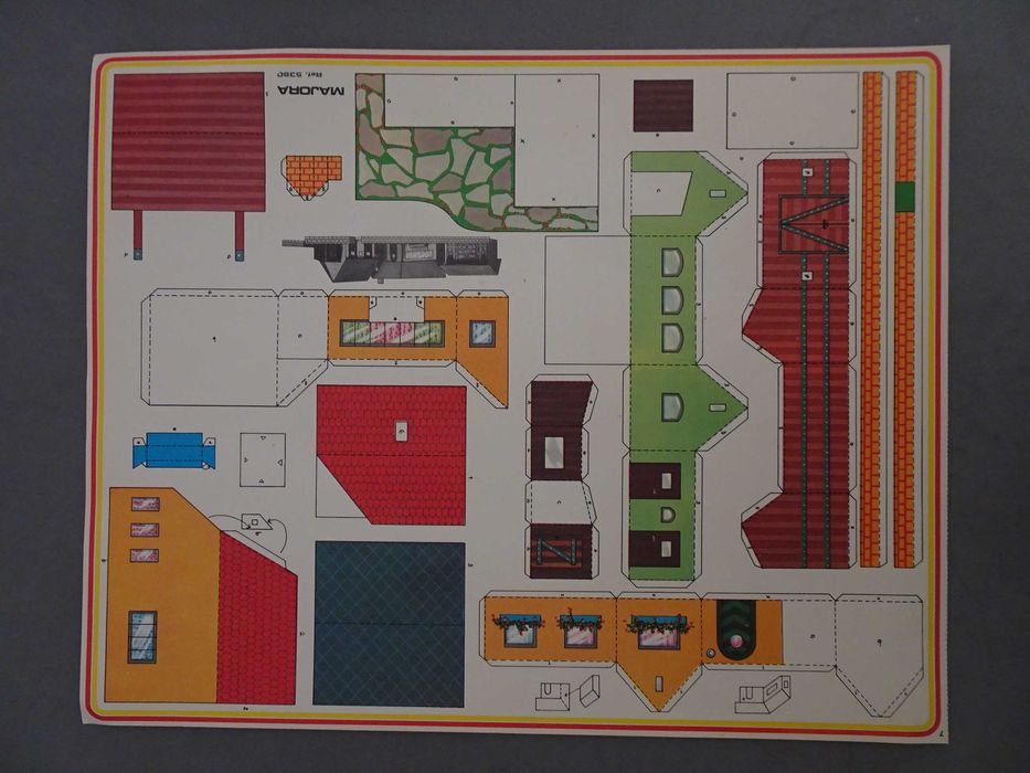 Antigas folhas construção majora