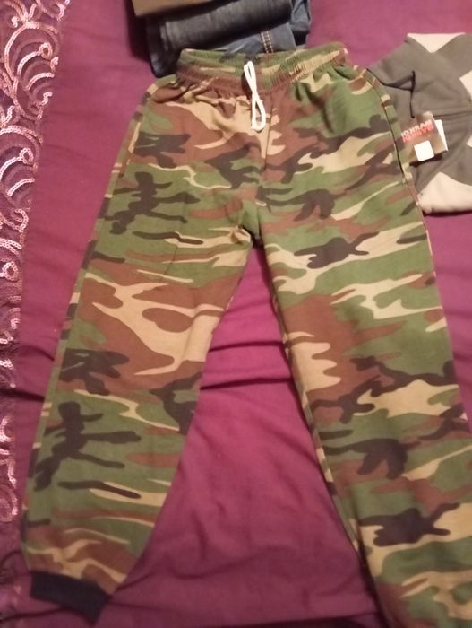 Продам джинси брюки штани на мальчика 10-12 лет новое